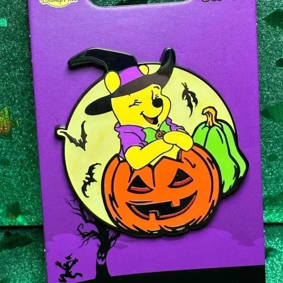 Winnie the Pooh Halloween Glow-in-the-Dark Pin NWT - Picture 2 of 6